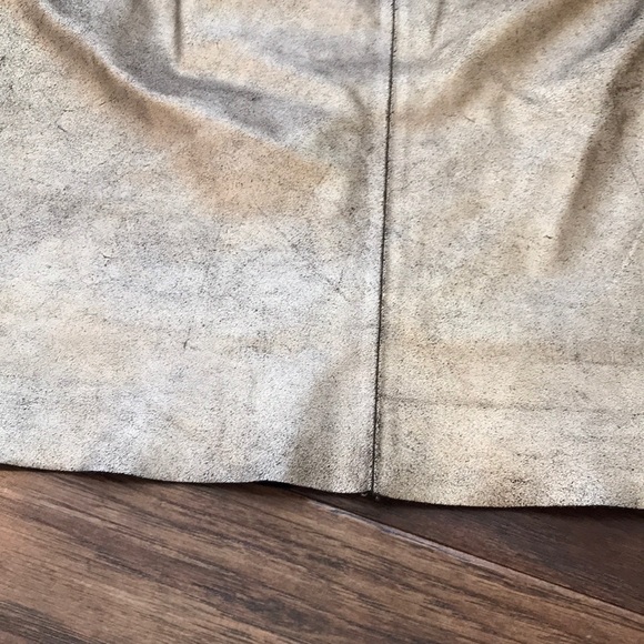 BCBG MaxAzaria Gold leather skirt - Picture 10 of 11